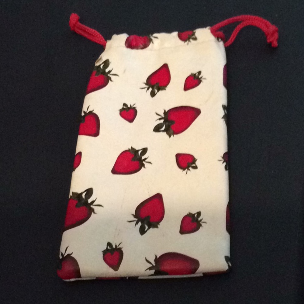 Vintage padded strawberry 🍓 case